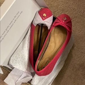 BNWT Giani Bernini size 7.5 flats.